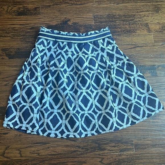 Lily Pulitzer Navy and light blue patterned skirt size 4 - Picture 1 of 7